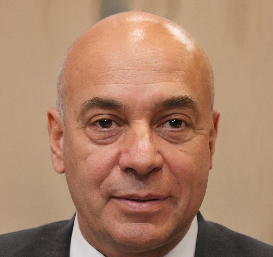 Instructor Vilhelm reviewing culinary techniques